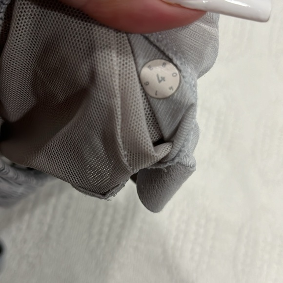 Lululemon top light gray racer back tank top size 4 built-in bra. - Picture 8 of 9